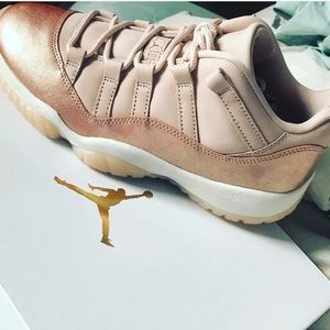 Jordan 11 lows size 7